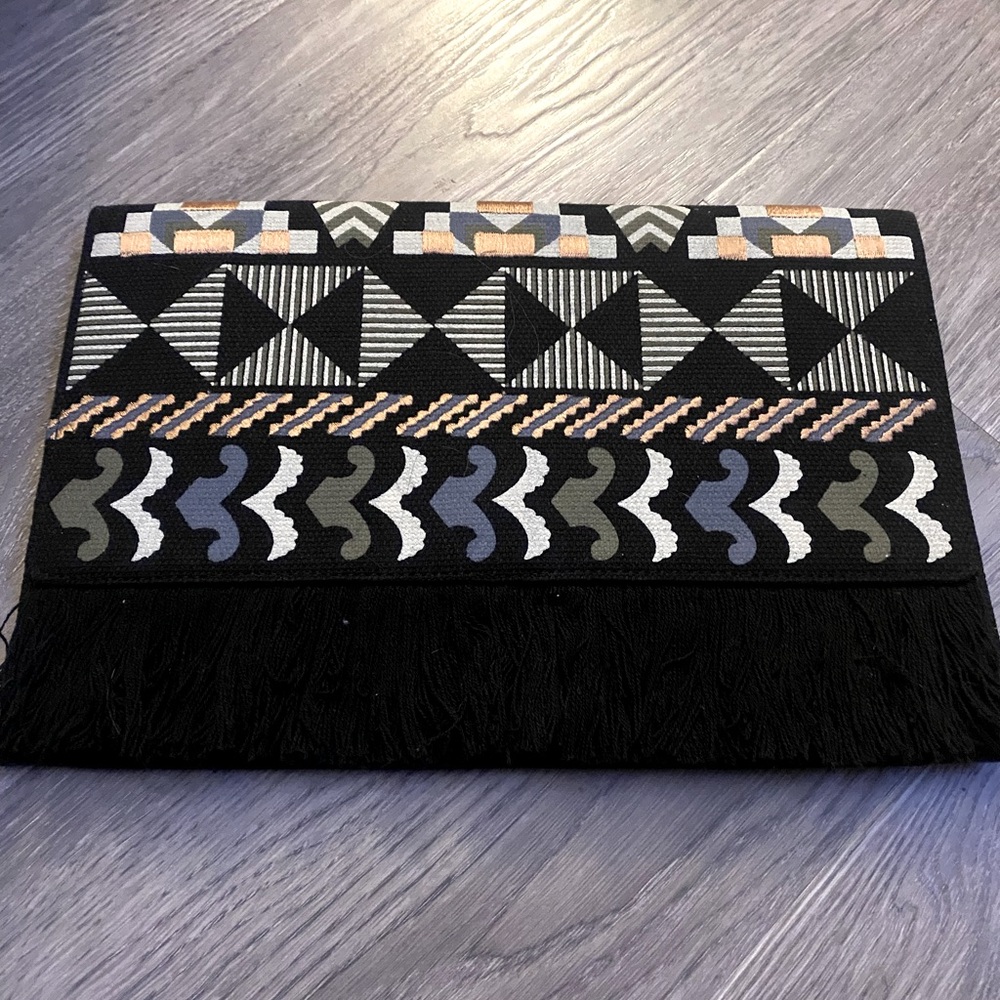 STELLA & DOT- TAJ Clutch